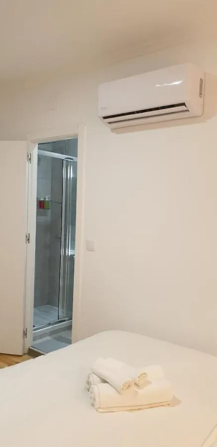Apartamento Antonio Pedro Lisbona Alloggio in famiglia