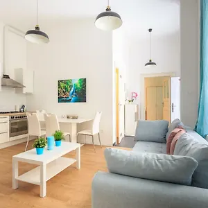 https://new-super-nice-super-central.inbudapesthotels.com